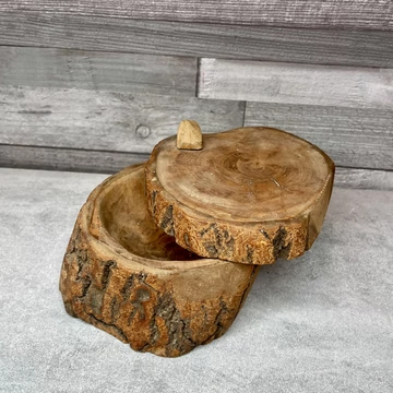 Rusztikus rönk stílusú fából készült titkos doboz, ládika