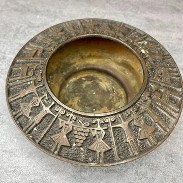 Néprajzi ihletésű, szüreti retro bronz hamutál