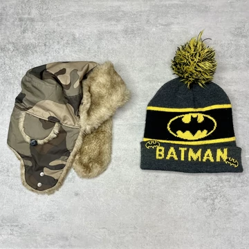 GAP Kids terepszínű fülvédős meleg sapka, Batman pompomos sapka szett 6-9 év