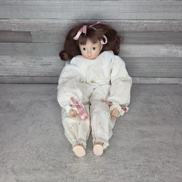 Porcelán fejű baba