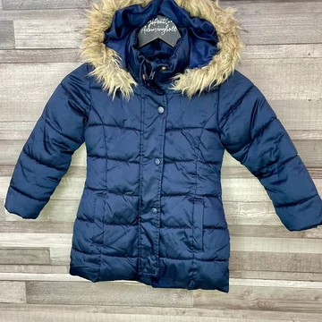H&amp;amp;M sötétkék szőrmekapucnis kislány télikabát 116