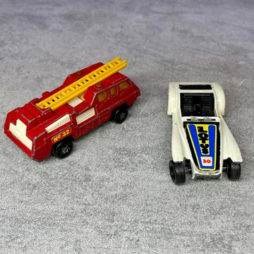 Hobby Cars Modell 1971 Lotus Super versenyautó, Matchbox Superfast Blaze Blaster tűzoltó autó retro játék szett