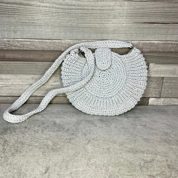 Kézműves szürke horgolt kistáska
