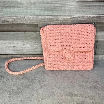 Kézműves rózsaszín horgolt kistáska