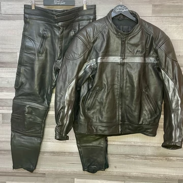 Cafe Racer motoros bőrdzseki, Akito Mercury Plus motoros bőrnadrág 44 (XL-es szett)