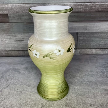Magyar Márkó kerámia virágos zöld-fehér színátmenetes váza