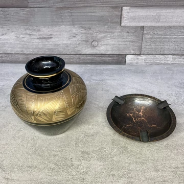 Fekete-arany váza, réz hamutál szett