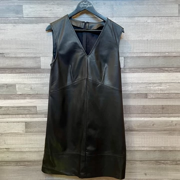 Elegáns fekete műbőr ruha 44-46