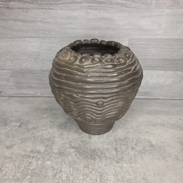 Kerámia kaspó csavart mintával