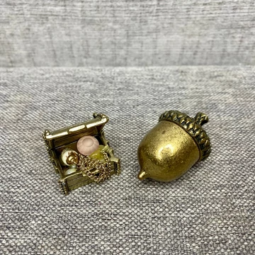 Vintage kincsesláda, makk réz miniatúrák