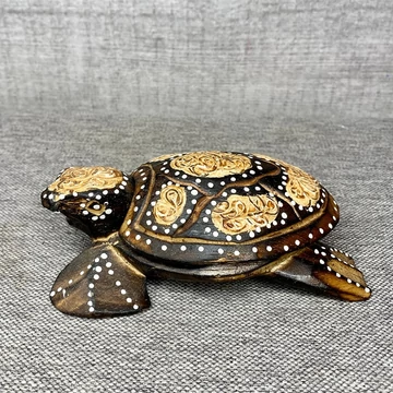 Kézzel faragott fa teknős dísz titkos tartóval