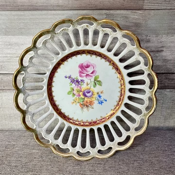 Német virágmintás, aranyozott porcelán dísztányér