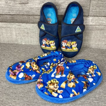 Mancs őrjáratos mamusz és benti cipő 25