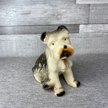 Román porcelán kutya figura