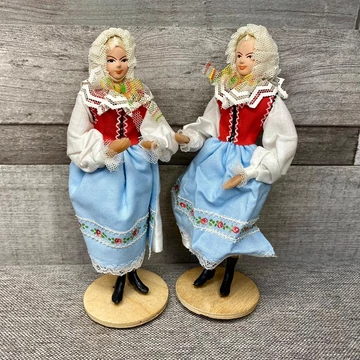 Vintage babák népi viseletben