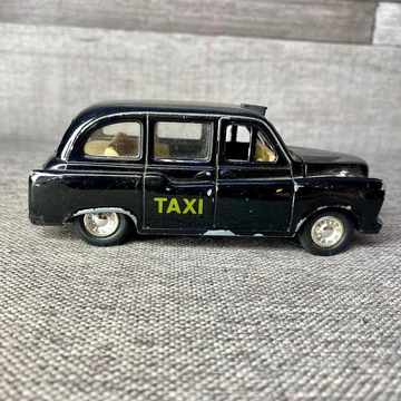 Welly fém londoni taxi miniautó