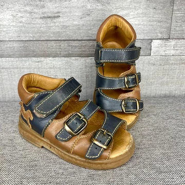 Salus bőr gyerek tépőzáras szandál 24