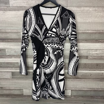 Fekete-fehér geometria mintás női ruha S-M