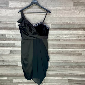 Débute fekete extravagáns alkalmi ruha 44