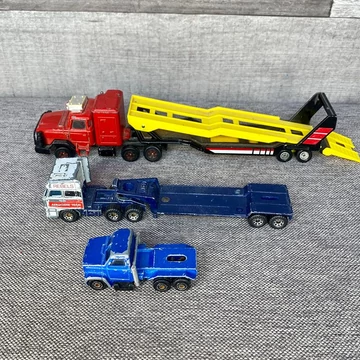 Matchbox DAF 3300 Space Cab; Majorette, Corgi trailer szett