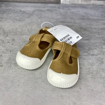 H&amp;amp;M unisex barna szandál erősített orral 18/19