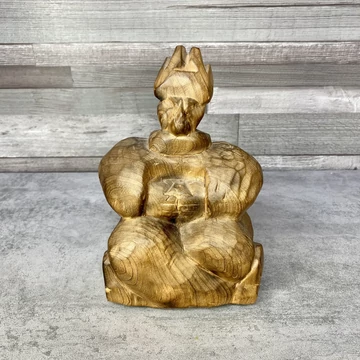 Kézzel faragott fa törzsi vezető szobor