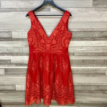 Piros csipkés menyecskeruha L