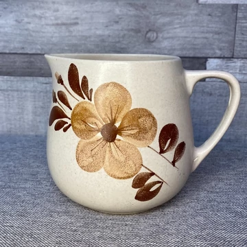 Virágos kerámia kancsó