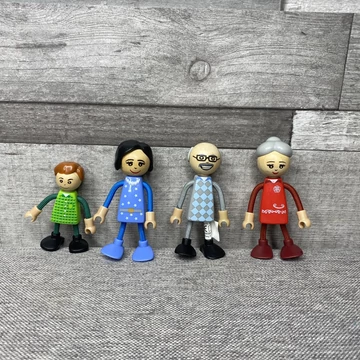 Fa-műanyag család figurák Fa-műanyag család figurák