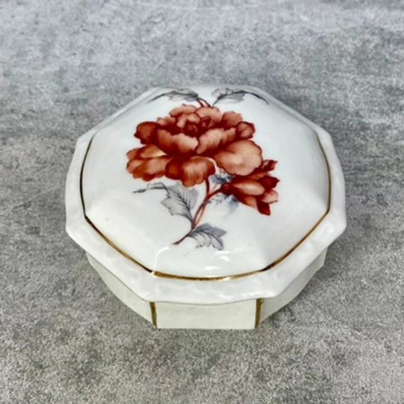 Zsolnay Pécs rózsás porcelán ékszertartó