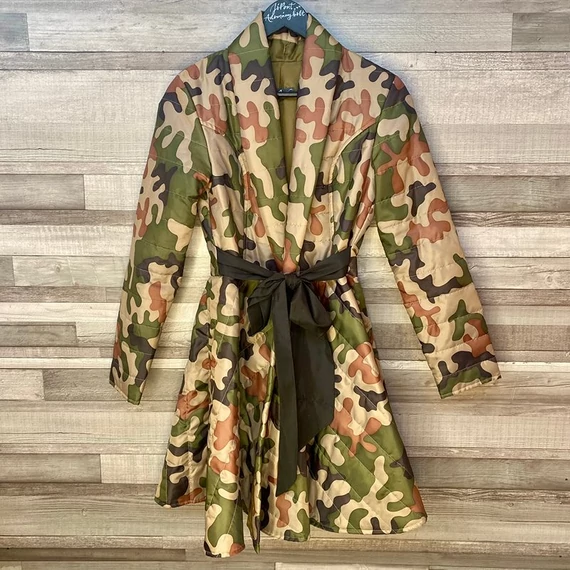 Lola fashion terepmintás nőies kabát 36