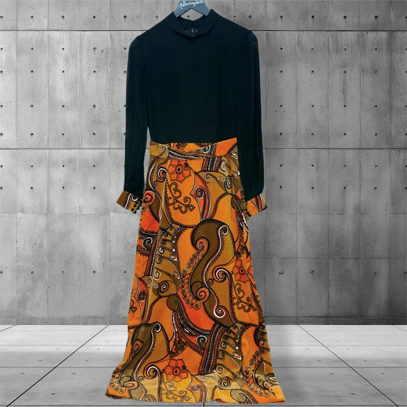 Fekete-narancssárga mintás női hosszú ruha 36