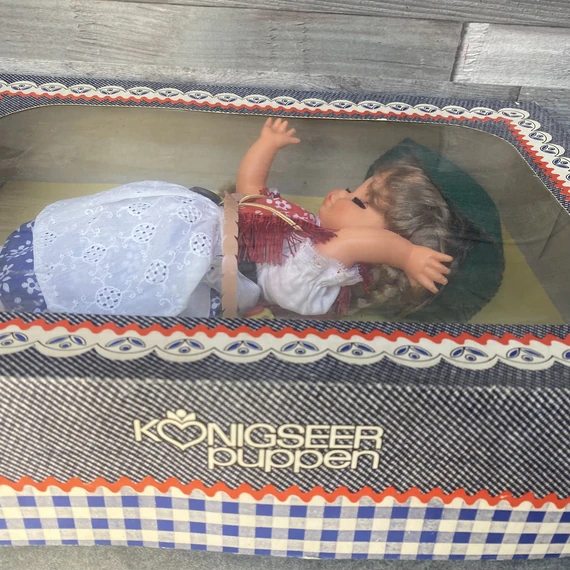 Königseer Puppen népies baba gyűjtőknek