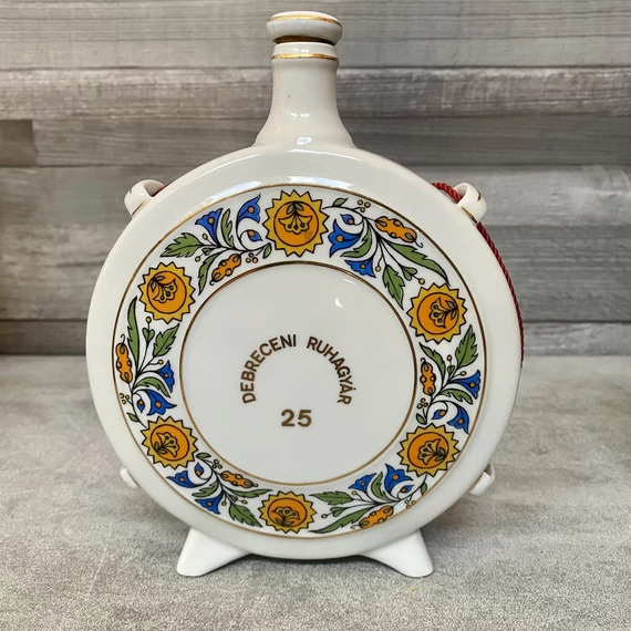 Hollóháza Hungary, Hollóházi Debrecen Ruhagyár 25 porcelán butélia kulacs