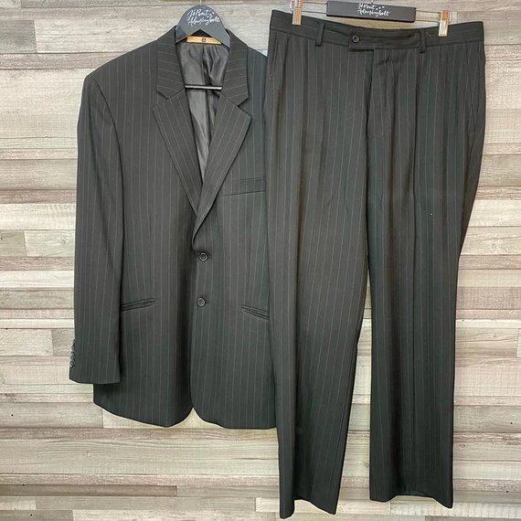 4 YOU fekete csíkos öltöny 50