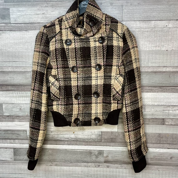 Rövid fazonú női szövetkabát S-M