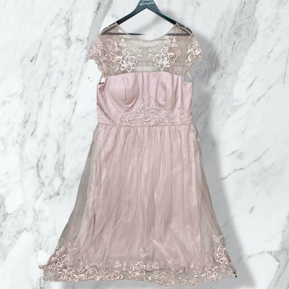 Chi Chi London Curve  halványlila alkalmi ruha UK 20