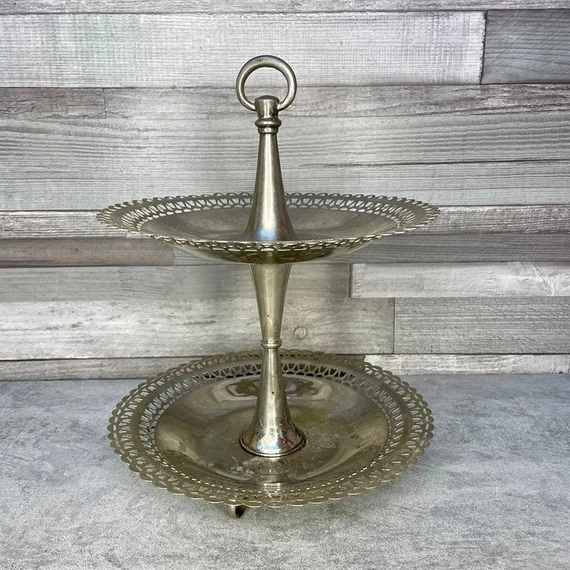 Ezüstözött emeletes süteményes tálca