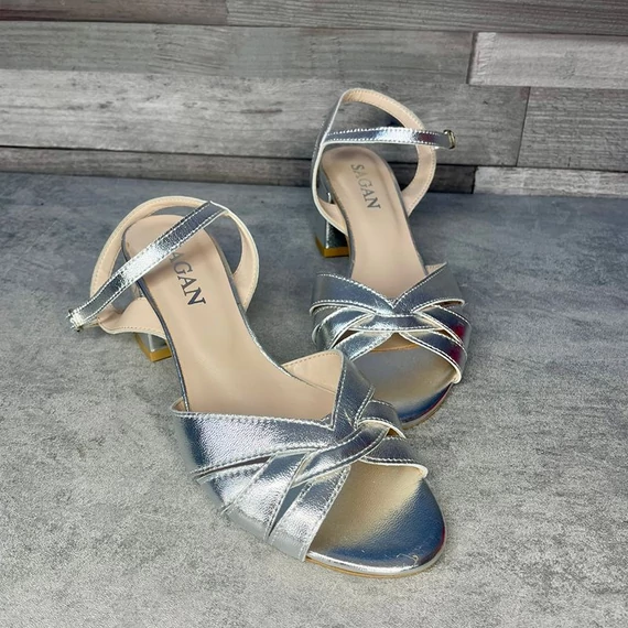 Sagan ezüst magassarkú szandál 37