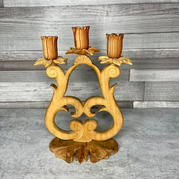 Faragott fa háromágú gyertyatartó