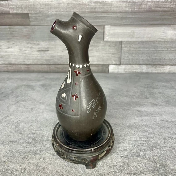 Kézzel festett figurális kerámia dísz fa talpazaton