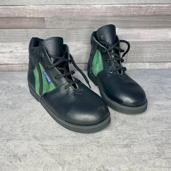 Dr. Siesta fekete bélelt fűzős cipő 34