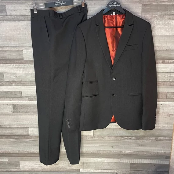 Fekete elegáns öltöny szett 46