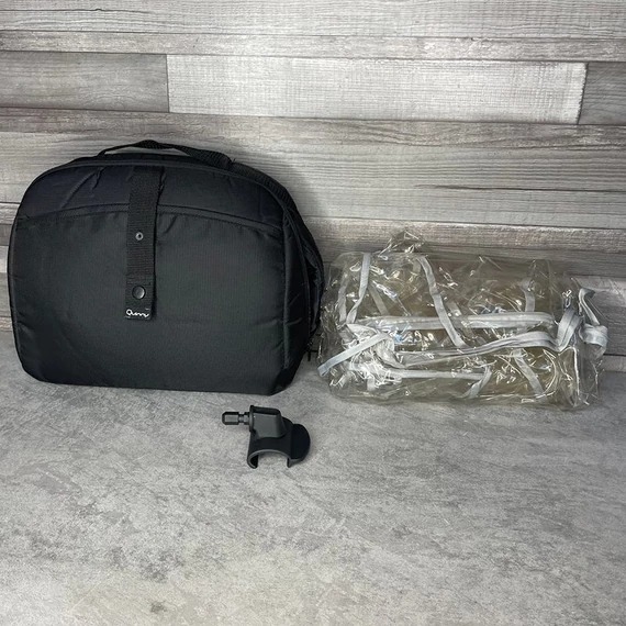 Quinny fekete babakocsi táska kiegészítővel