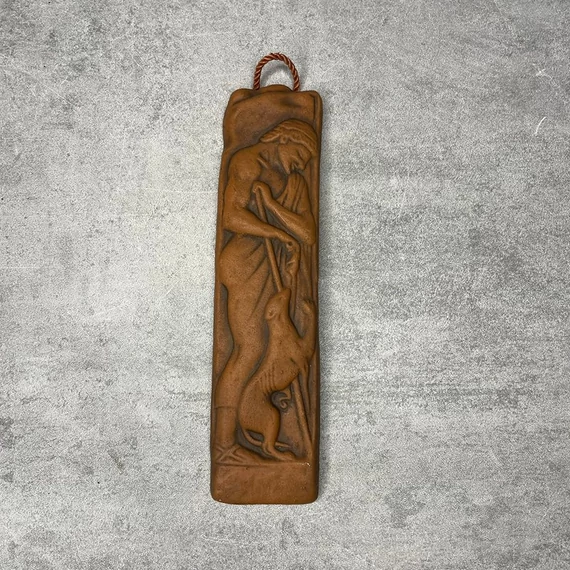 Kerámia dombormű férfi kutyával