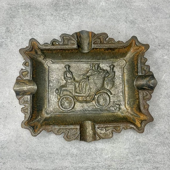 Antik öntöttvas hamutartó régi autó mintával