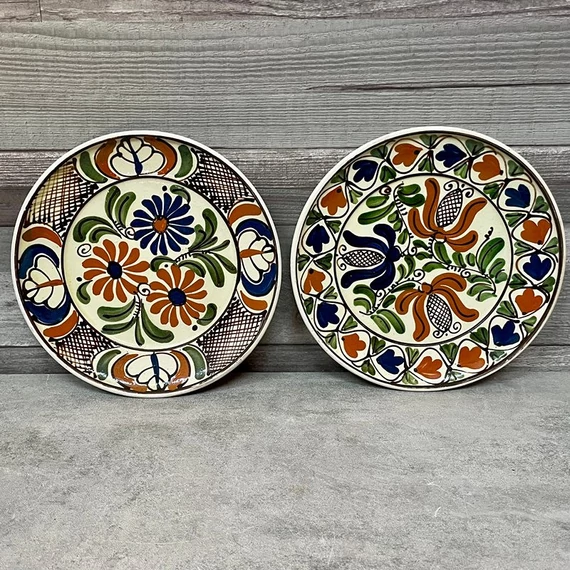 Korondi jellegű fali kerámia dísztányér szett