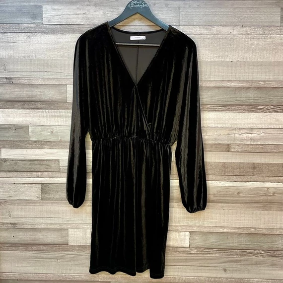 Reserved fekete bársony alkalmi ruha 36