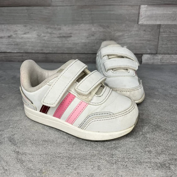 Adidas fehér kislány tépőzáras cipő 21