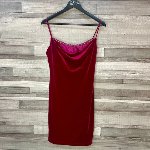 Hennes bársonyos spagettipántos elegáns ruha UK14